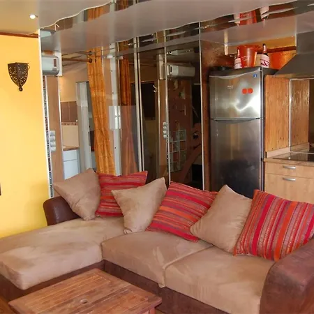 Villa climatisée 35m² avec terrasse, Capacité 2-4 pers., Parking - FR-1-867-5 Villa