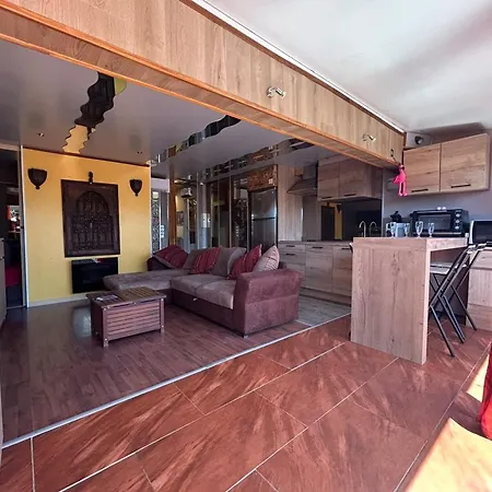 Villa Climatisée 35m² Avec Terrasse, Capacité 2-4 Pers., Parking - Fr-1-867-5