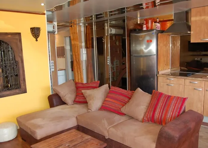 Villa climatisée 35m² avec terrasse, Capacité 2-4 pers., Parking - FR-1-867-5 Villa